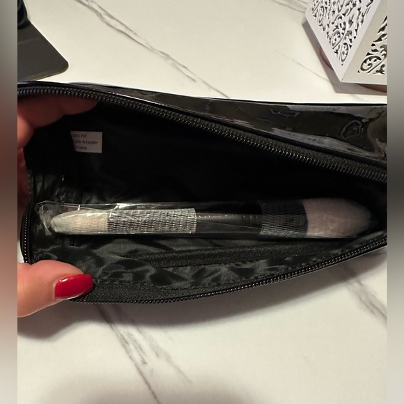 Lunar Beauty make-up bag/dual ended brush 💋 - Picture 2 of 2